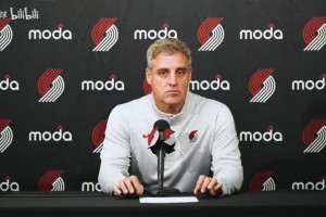 13+4+4杨瀚森获主教练和莫兰特肯定：很满意他的进步！